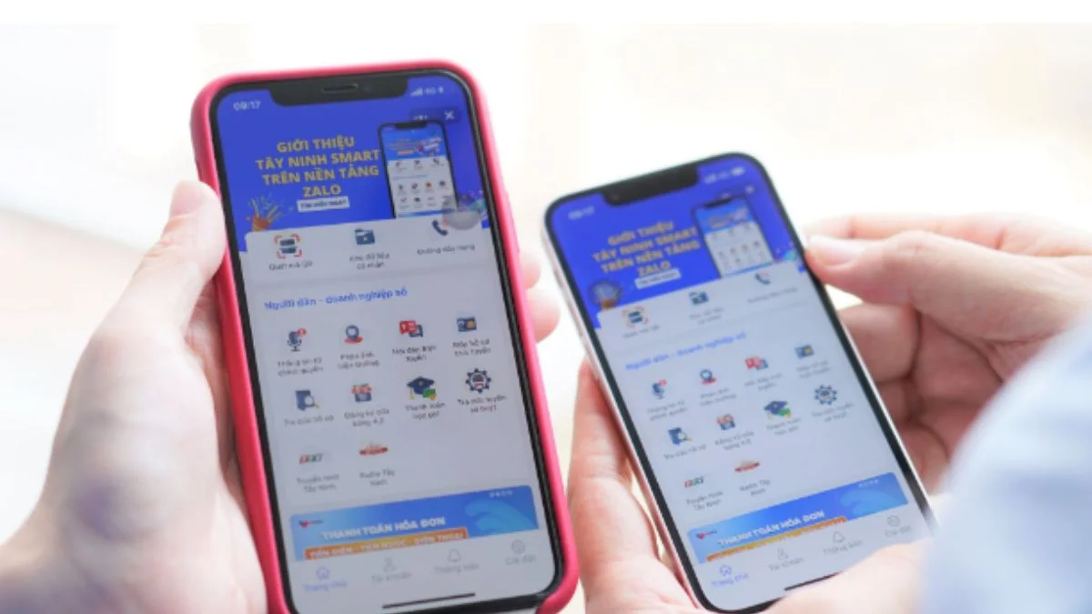 Người dùng trải nghiệm Zalo Mini App trên điện thoại thật